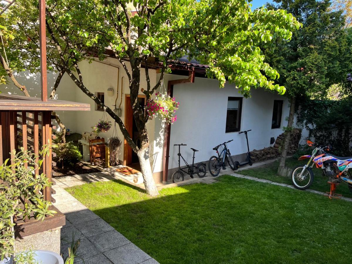 Apartments Music, Garden And Free Parking Сараево Экстерьер фото