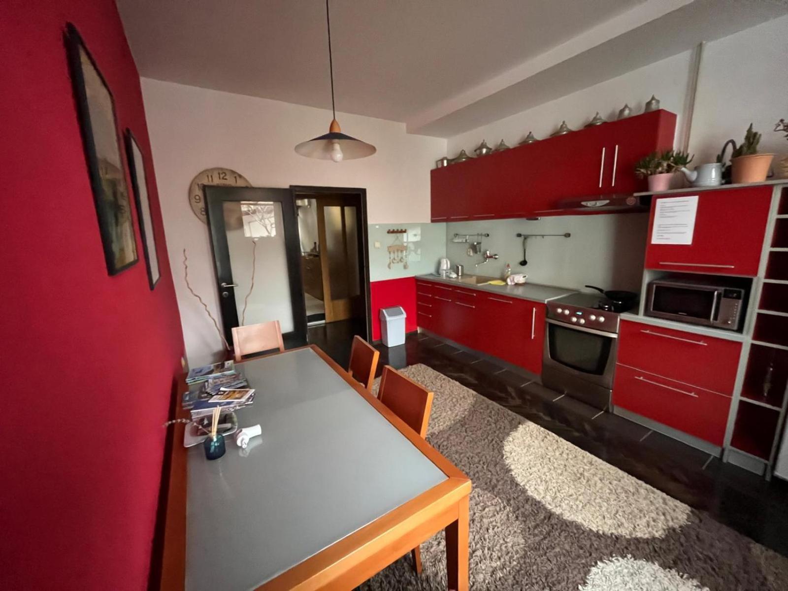 Apartments Music, Garden And Free Parking Сараево Экстерьер фото
